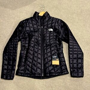North Face Light Weight winter coat NEVER WORN
